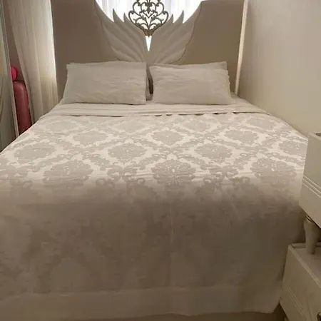 Taksim Ve Galatada 2 Bedrooms-1 Livingroom -2 Air Conditioning Apartment *